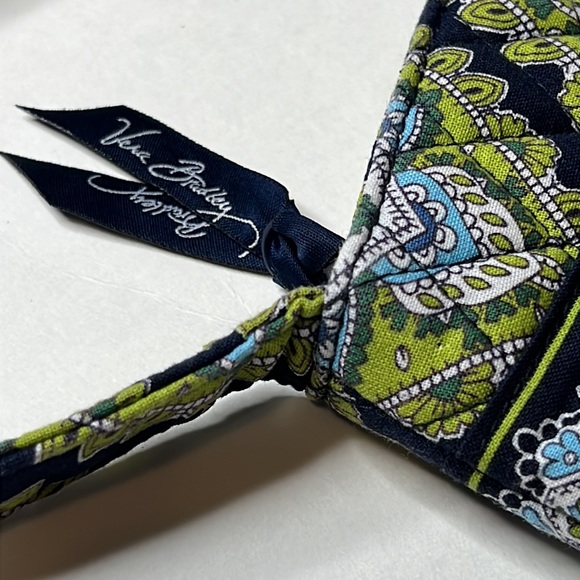 Vera Bradley Hannah In Cambridge Pattern. - Picture 10 of 12